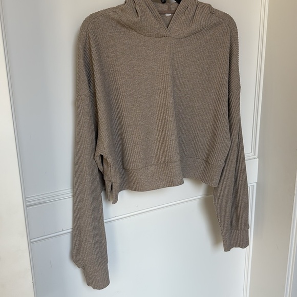 ALO Muse Hoodie Cropped Soft Ribbed Relaxed Tan Gravel Heather Small Medium - Picture 4 of 7